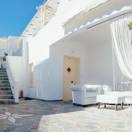 آداماس The White Suites المظهر الخارجي الصورة