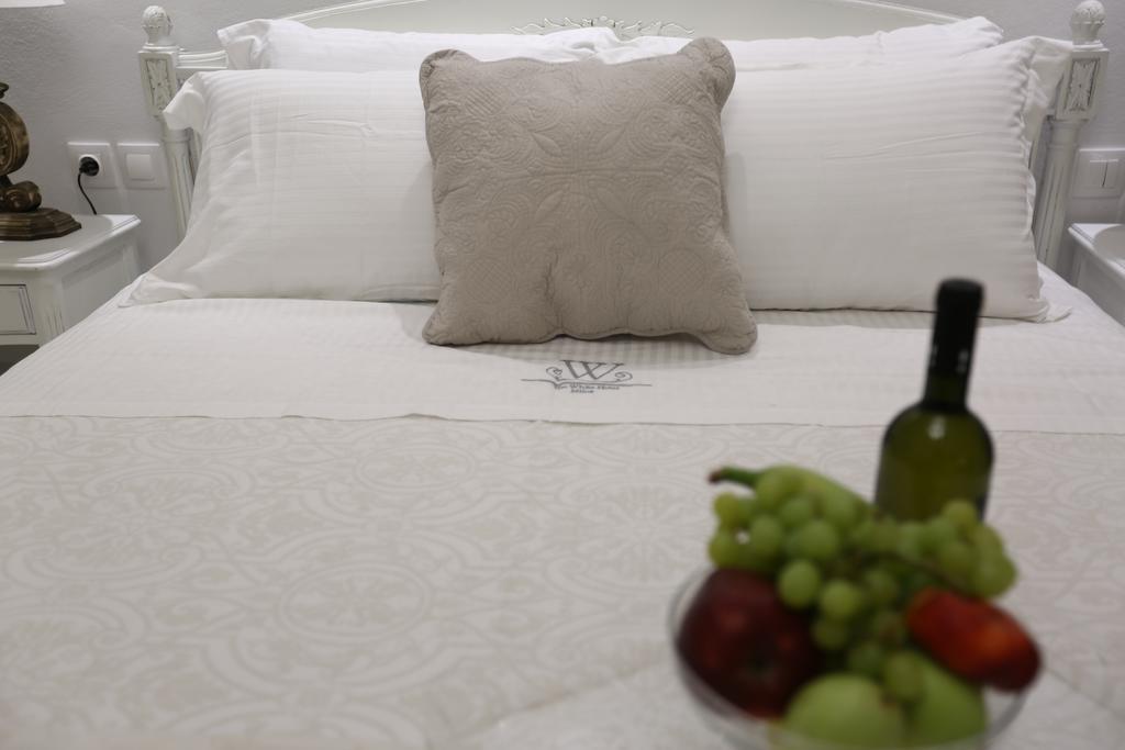 آداماس The White Suites المظهر الخارجي الصورة