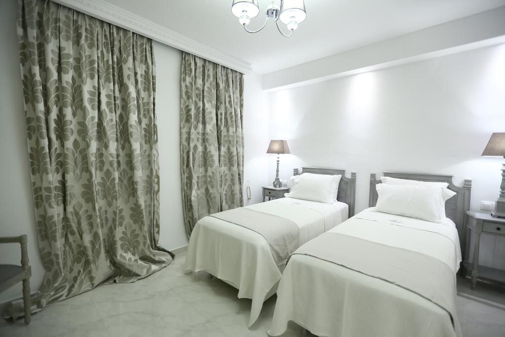 آداماس The White Suites الغرفة الصورة