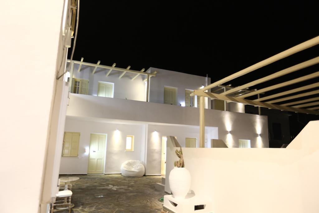 آداماس The White Suites المظهر الخارجي الصورة