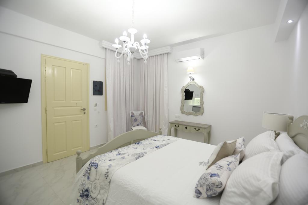 آداماس The White Suites الغرفة الصورة
