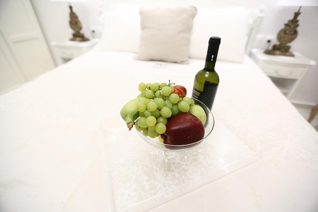 آداماس The White Suites المظهر الخارجي الصورة