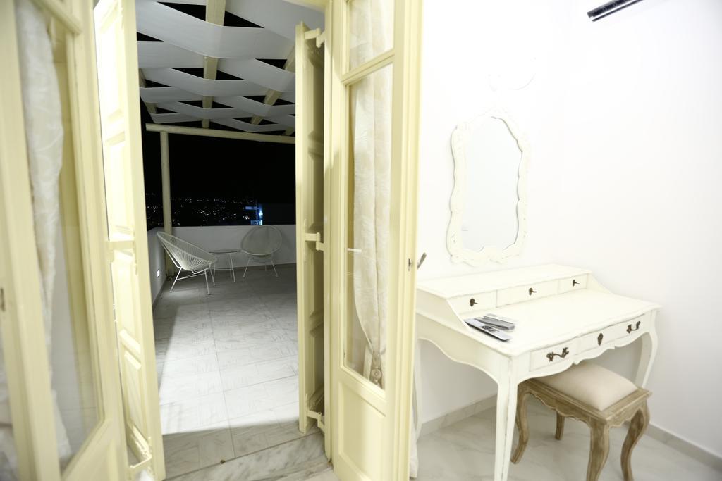 آداماس The White Suites الغرفة الصورة