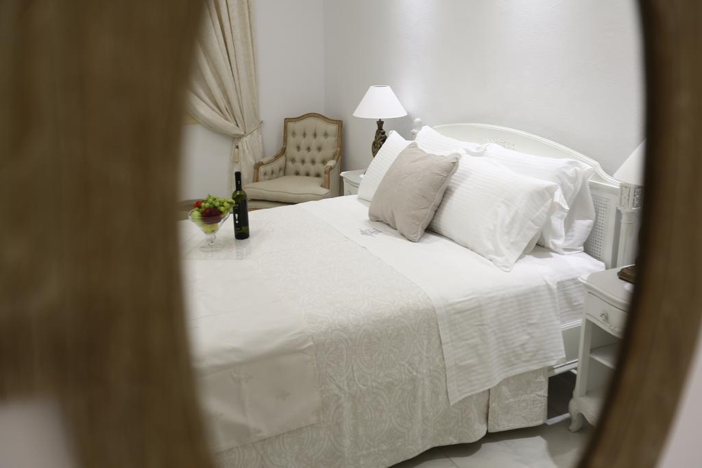 آداماس The White Suites المظهر الخارجي الصورة