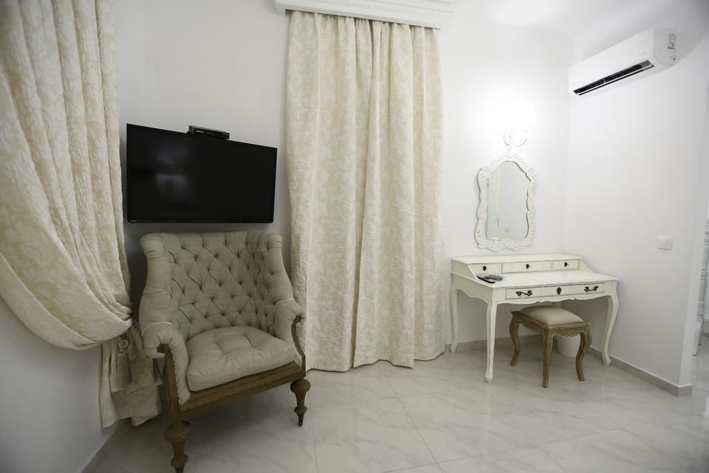 آداماس The White Suites الغرفة الصورة
