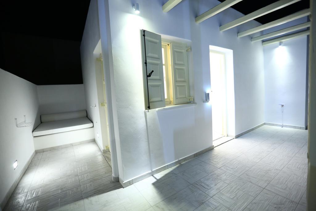 آداماس The White Suites الغرفة الصورة