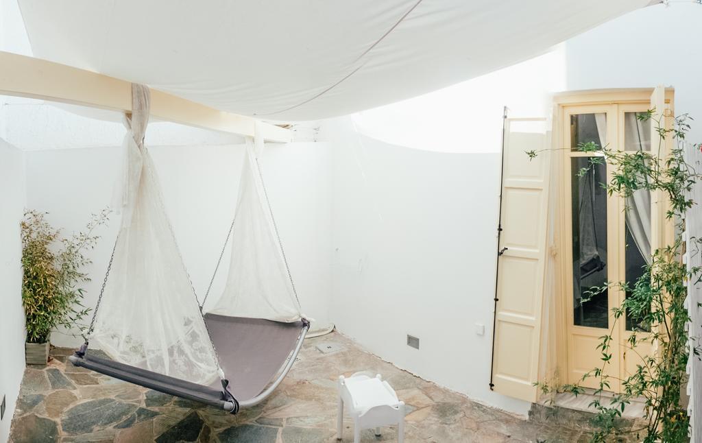 آداماس The White Suites الغرفة الصورة