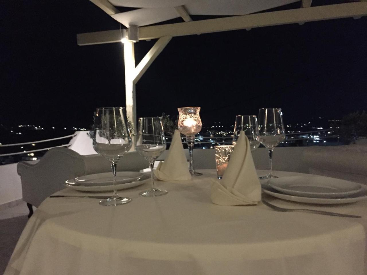 آداماس The White Suites المظهر الخارجي الصورة