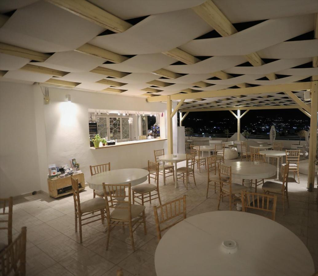 آداماس The White Suites المظهر الخارجي الصورة