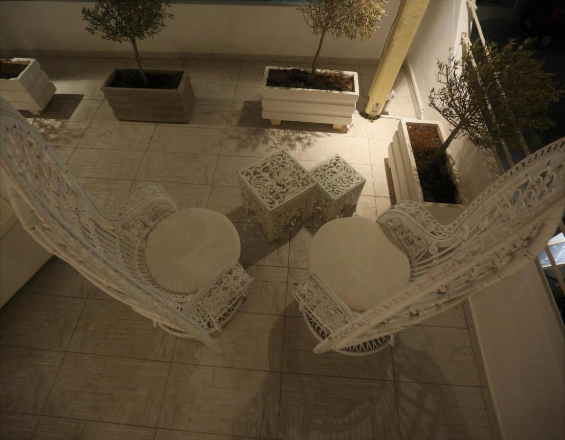 آداماس The White Suites المظهر الخارجي الصورة